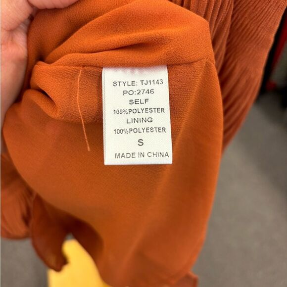 GiGIo ladies Med Orange Tank - Picture 6 of 7